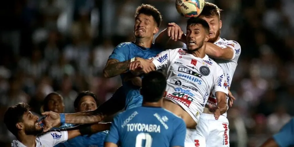 Primeiro tempo terminou no 0 a 0