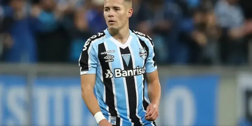Jogador estava no Grêmio antes de assinar com o Fantasma