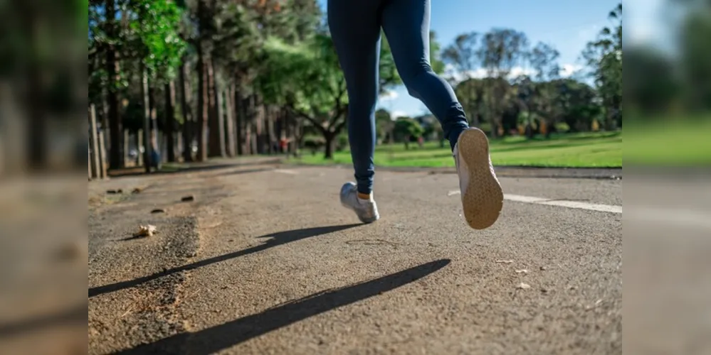 O levantamento foi feito com 72.174 voluntários que tiveram sua caminhada diária monitorada