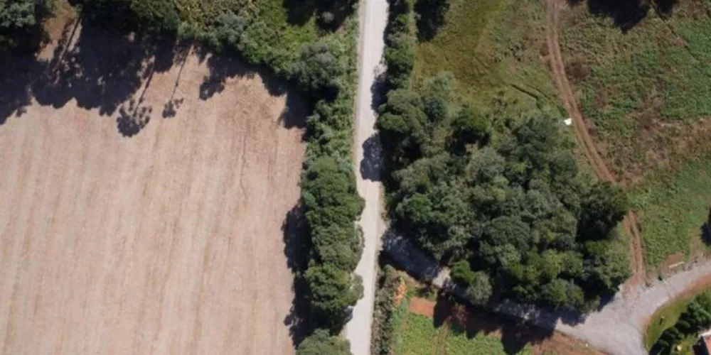 A PR-990 receberá sinalização horizontal, nova sinalização vertical e defensas metálicas nos pontos de risco