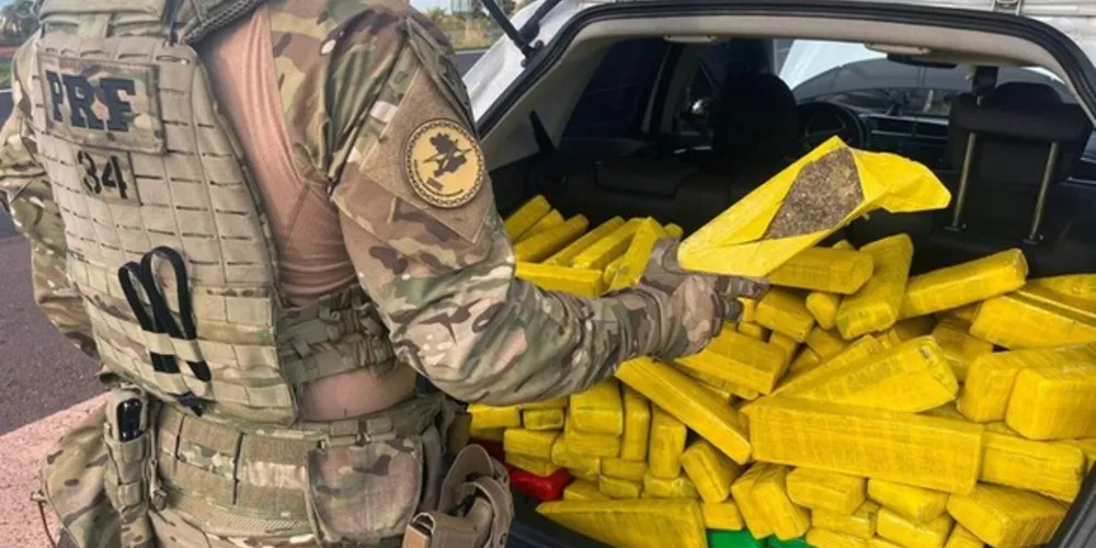 O veículo estava lotado de maconha, havia droga no porta-malas e no banco traseiro