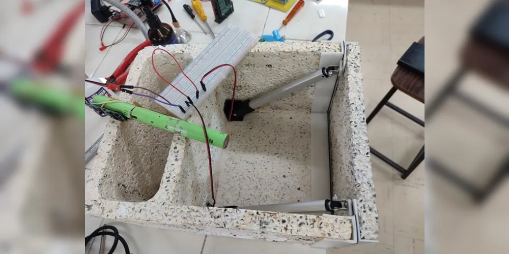 A cápsula contém duas divisões, uma para os componentes eletrônicos e outra para o material biológico