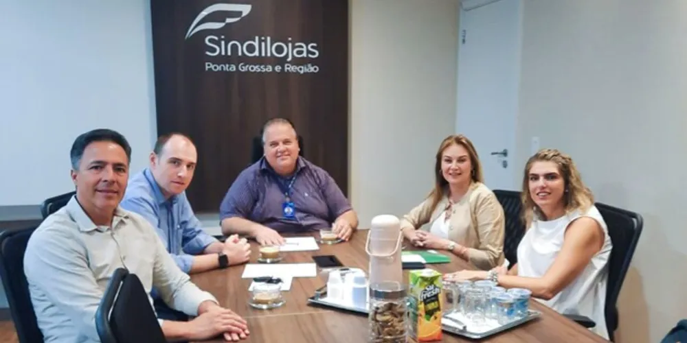O presidente do Sindilojas Ponta Grossa e Região recebeu a presidente da Associação Comercial, Industrial e Empresarial de Ponta Grossa (Acipg)