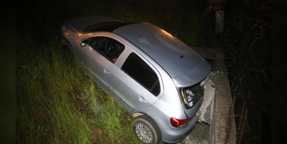 Acidente aconteceu na madrugada desta segunda-feira (22)