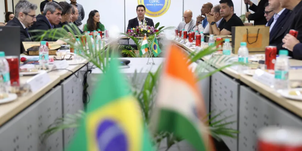 Na sede do C-DAC, em Pune, Ratinho Junior e a comitiva paranaense visitaram o Supercomputador Airawat, um dos maiores do mundo em inteligência artificial para empresas