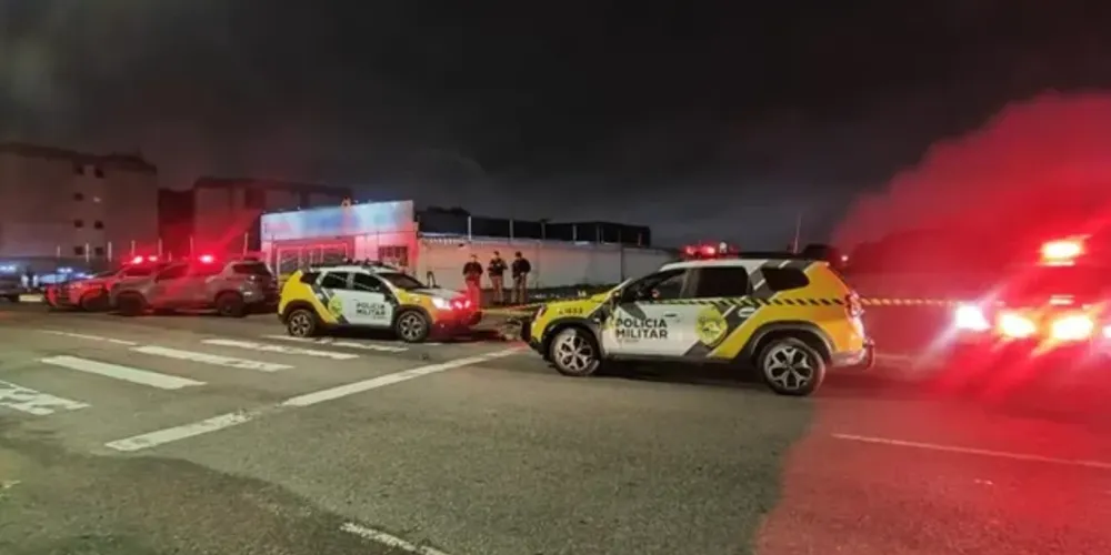 O jovem foi baleado e morreu no local