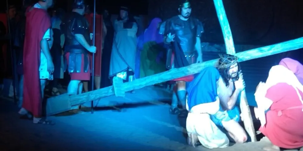 A encenação acontece nesta sexta-feira (29), a partir das 19h30