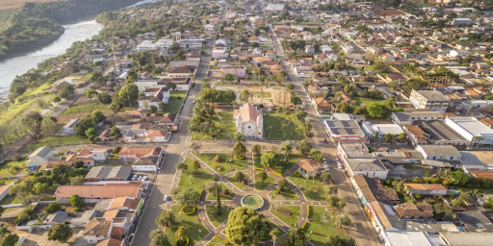 Na imagem do aniversário de 150 anos, foi explorado imagens das principais atividades econômicas do município