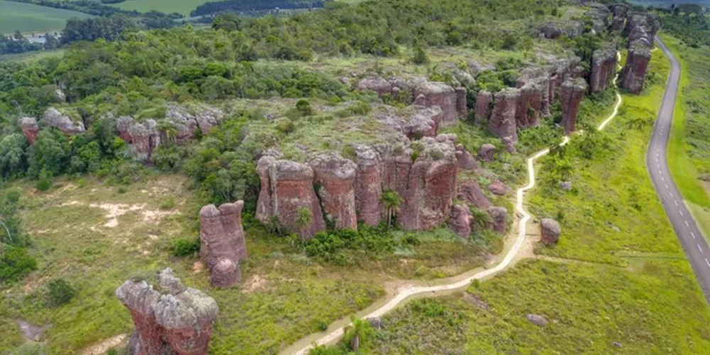 Também estão previstas visitas à Ilha do Mel, Buraco do Padre, Parque Vila Velha e Colônia Witmarsun