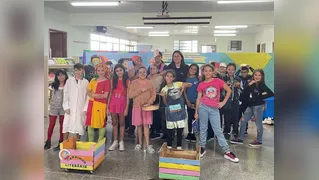 Turma encena peça teatral e mobiliza alunos em PG