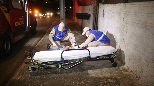 Vítima foi localizada caída ao chão, em Ponta Grossa