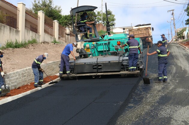 A Prefeitura de Ponta Grossa finalizou nesta semana as obras de pavimentação de mais trechos de ruas nas vilas da cidade e já prepara novos segmentos