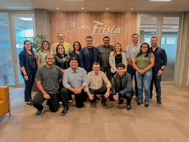 Grupo realiza visita à cooperativa Frísia