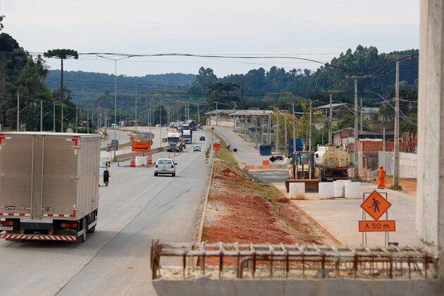 Também está em andamento a duplicação da Rodovia dos Minérios (PR-092) entre Curitiba e Almirante Tamandaré