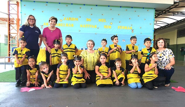 Mais uma escola municipal passa a contar com as colmeias das abelhas nativas, sem ferrão, do projeto Jardins de Mel.