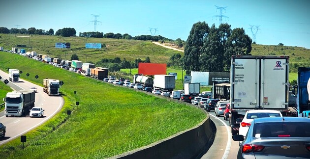 Trânsito intenso foi registrado no sentido Ponta Grossa/Curitiba