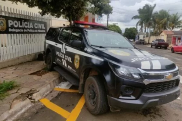 De acordo com a Polícia Civil de Goiás, o suspeito fez dois disparos contra a vítima
