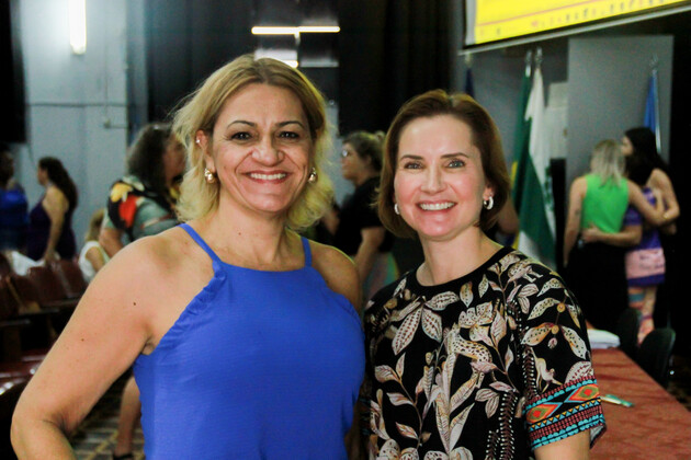 Professora Dilma Heloisa (à esquerda) e Karina Woitowicz (à direita)  representam o Sinduepg na próxima gestão do Conselho dos Direitos da Mulher