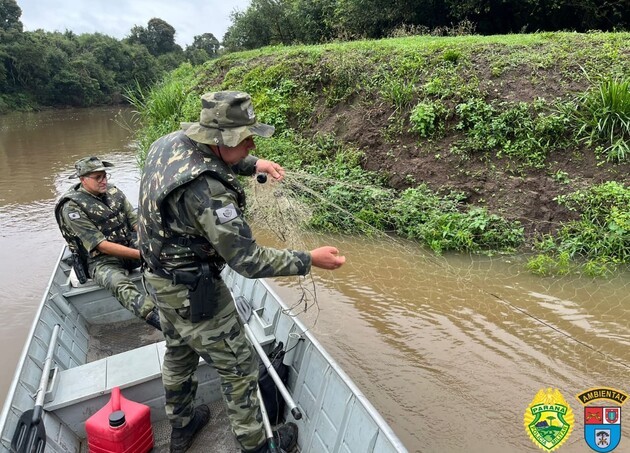 Abordagem foi realizada durante patrulhamento aquático no Rio Iguaçu,em Porto Amazonas