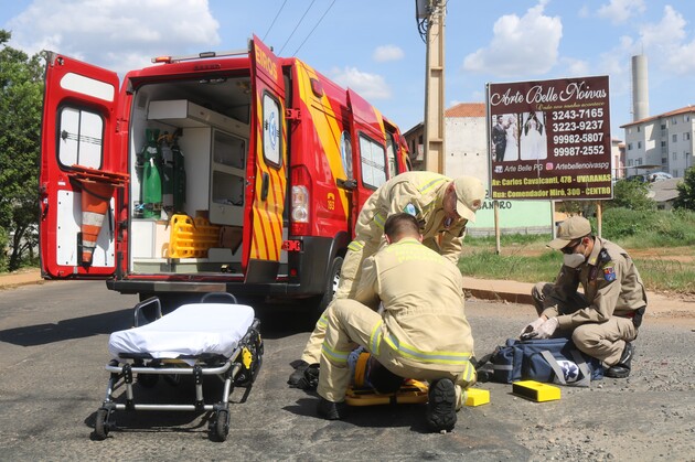 Motociclista, de 26 anos, foi encaminhado pela ambulância do Siate para o Hospital Geral Unimed (HGU)