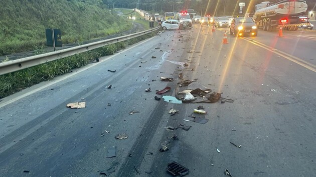 Segundo a PRF, três veículos se envolveram no acidente desse domingo (17)