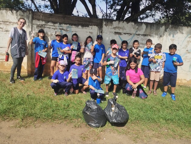 Como atividades práticas, os alunos saíram a campo conscientizando moradores e coletando resíduos que propiciam a proliferação do mosquito transmissor.