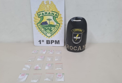Equipe policial localizou 16 invólucros plásticos contendo a substância