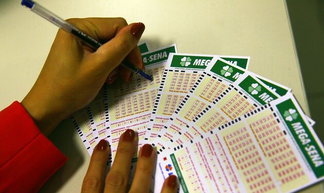 As apostas podem ser feitas até as 19h (horário de Brasília) do dia do sorteio, nas casas lotéricas credenciadas pela Caixa, em todo o país ou pela internet