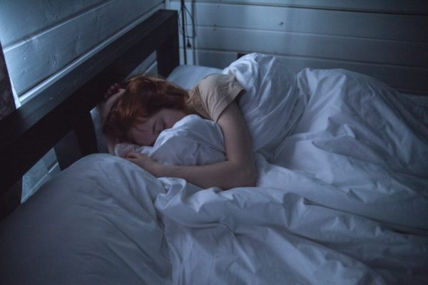 Após a restrição do sono, os participantes sentiram-se em média 4,4 anos mais velhos