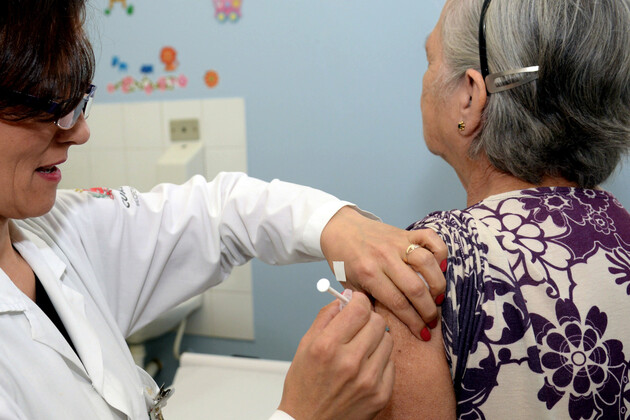 O Paraná chegou a 25,36% de cobertura vacinal dos grupos prioritários
