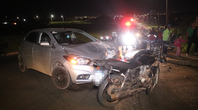 Colisão frontal aconteceu na noite desta sexta-feira (10), na vila Costa Rica