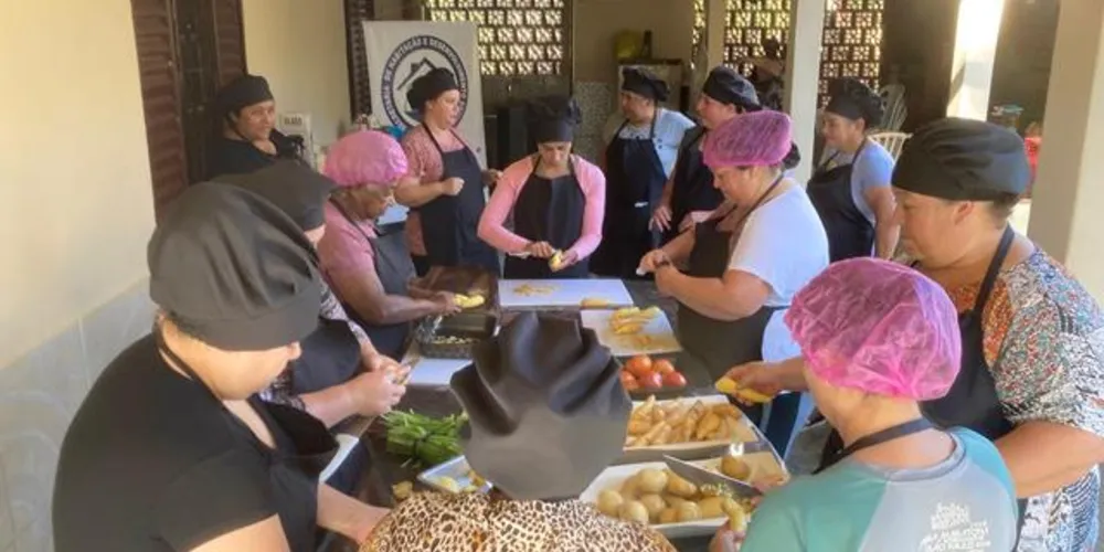 Além desses, outros cursos e oficinas semelhantes oferecidos pela prefeitura ocorrem desde 2021 na área rural