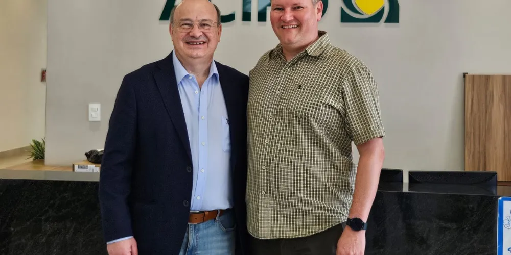 O vice-presidente da ACIPG, Leonardo Puppi Bernardi, esteve com Zaki Akel Sobrinho