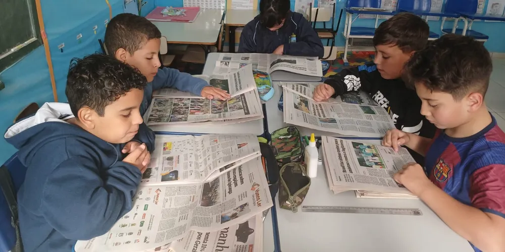 Exemplares do impresso foram principais recurso em sala