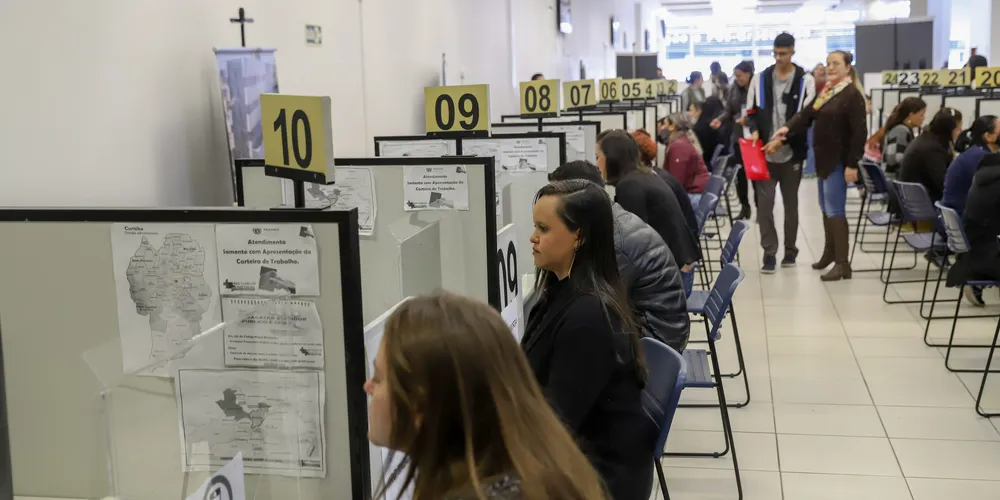 Agências do Trabalhador do Paraná iniciam a semana com 21,9 mil vagas