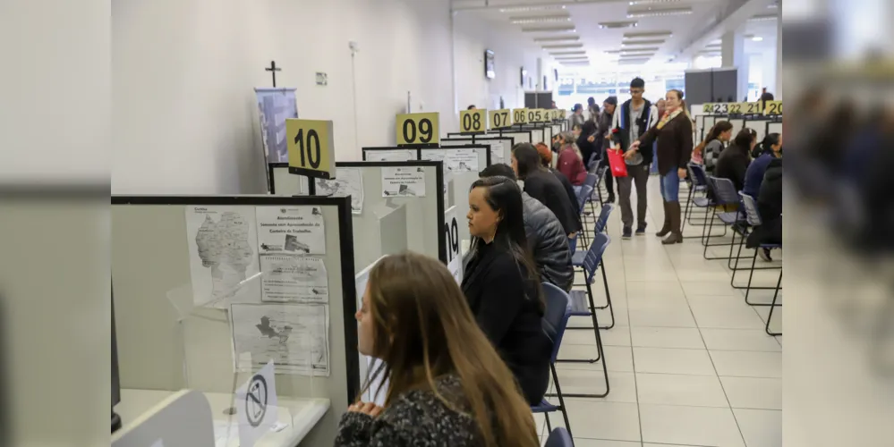 Agências do Trabalhador do Paraná iniciam a semana com 21,9 mil vagas