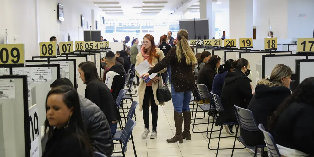Agências do Trabalhador iniciam a semana com 20,7 mil vagas