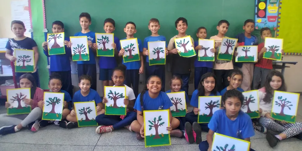 Os estudantes participaram de todas as etapas do plantio do amendoim, além de uma série de atividades teóricas em sala de aula