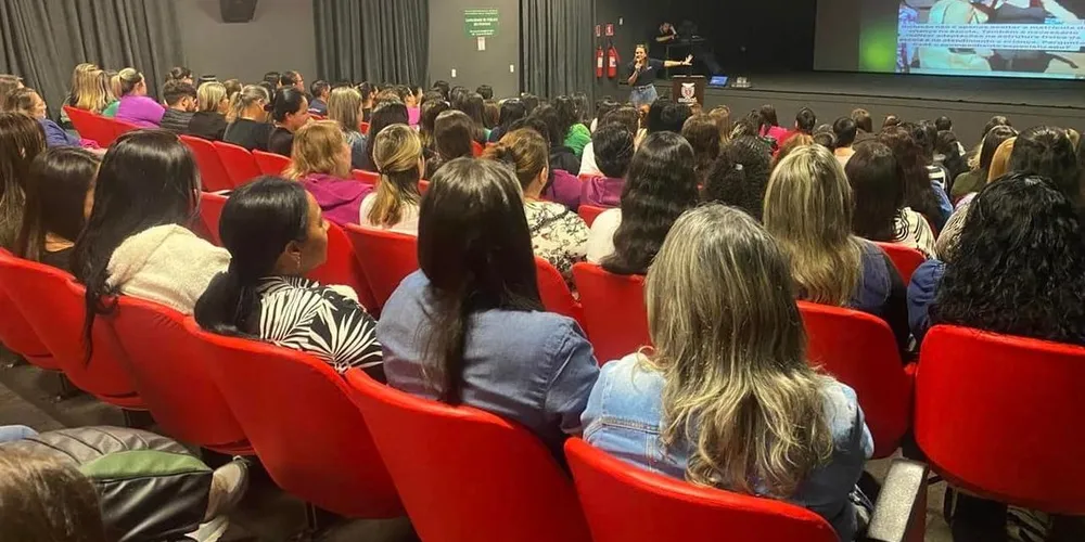 O evento, realizado no Cine Teatro Valéria Luercy, foi promovido em parceria com a editora Brasil Cultural