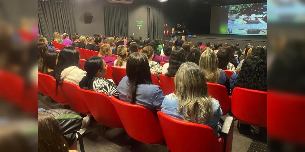 O evento, realizado no Cine Teatro Valéria Luercy, foi promovido em parceria com a editora Brasil Cultural