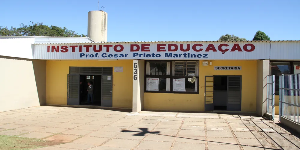 Carmén Lúcia de Souza foi afastada por decisão da SEED