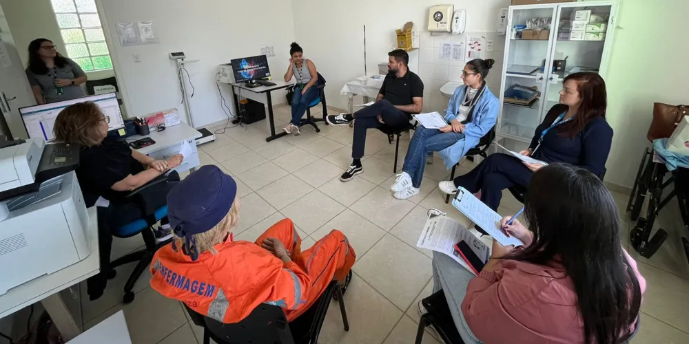 Os participantes tiveram a oportunidade de praticar os procedimentos em um boneco de treinamento