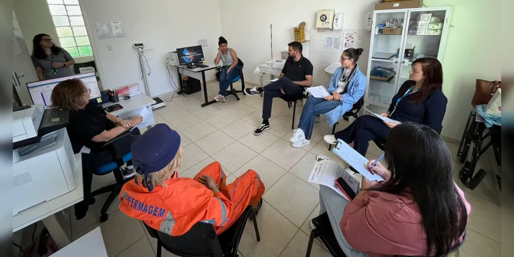 Os participantes tiveram a oportunidade de praticar os procedimentos em um boneco de treinamento