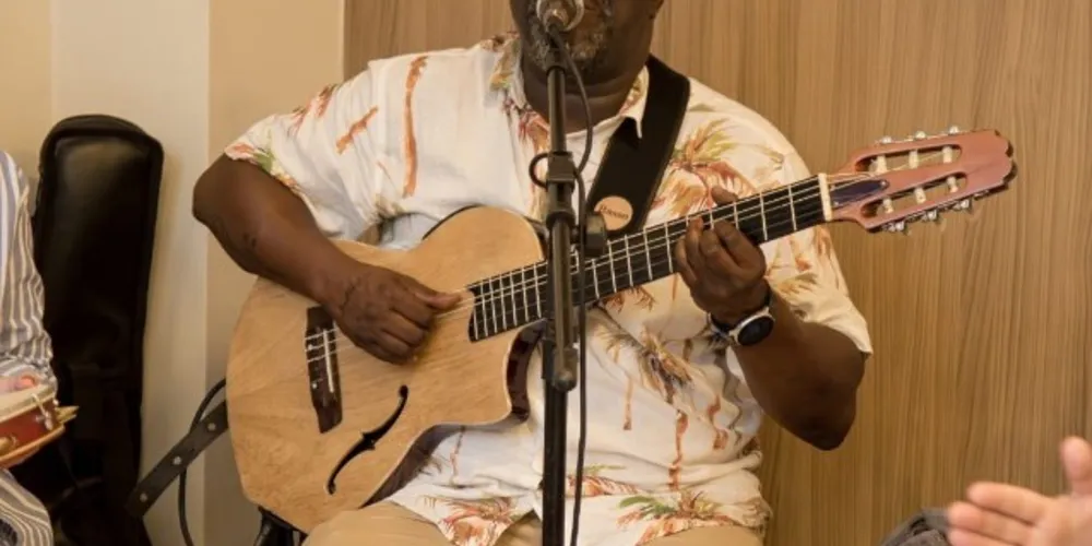 O podcast “Musicalizando com Marcos Teixeira“, transmitido toda terça-feira no Youtube e gravado nos estúdios do D+, surgiu como um farol para a cena musical de Ponta Grossa.