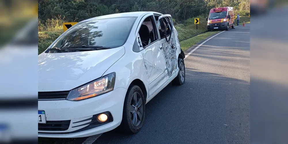 Veículo Fox atingido pelo ônibus