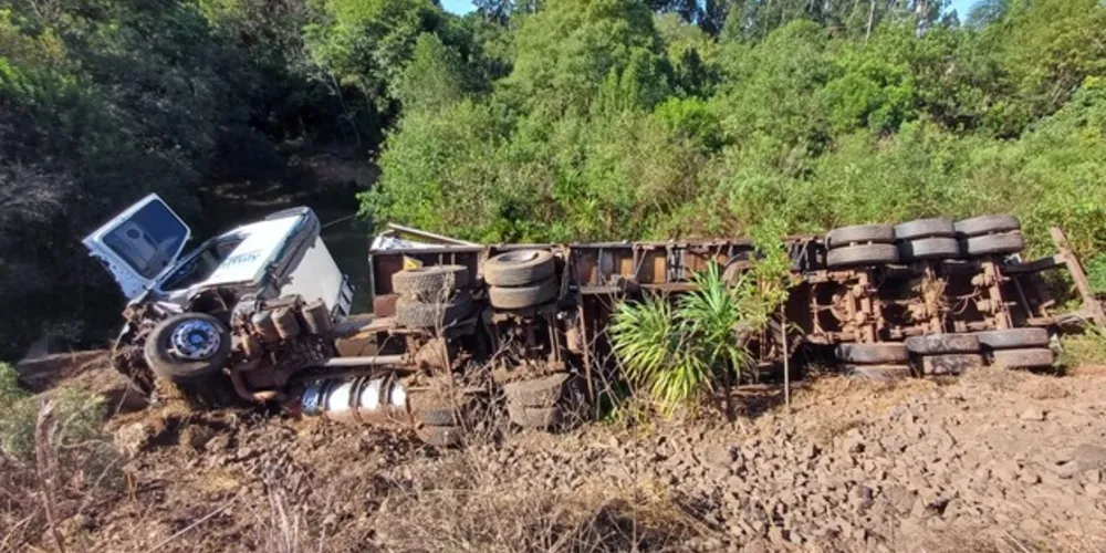 Caminhão envolvido tinha placas do Paraguai