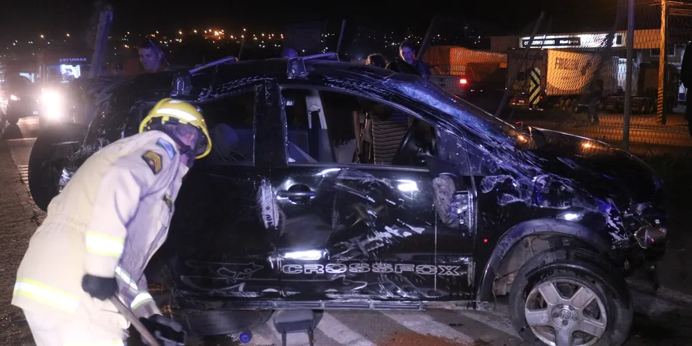 Condutor do Crossfox foi levado para o hospital com suspeita de fratura em mandíbula