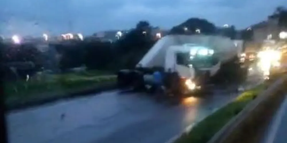 Colisão entre caminhões aconteceu no KM 496