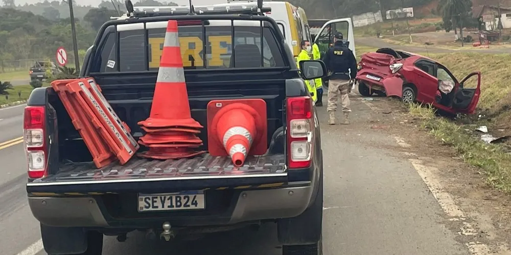 Choque entre veículos aconteceu no KM 242 da rodovia