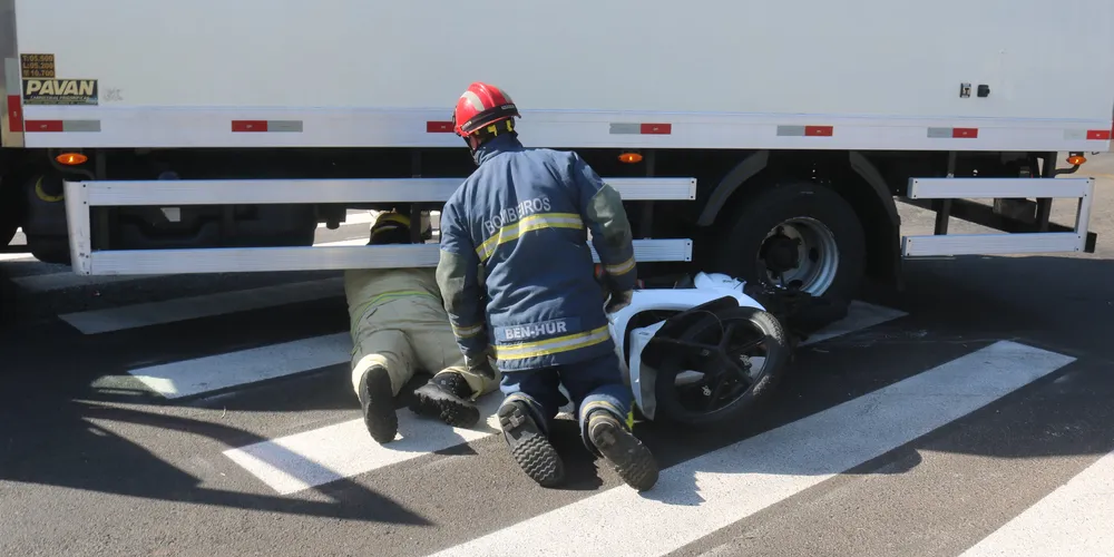 Colisão aconteceu no início da tarde desta sexta-feira (21)